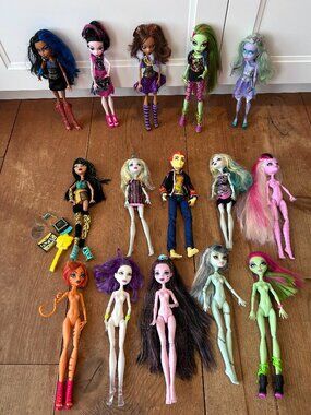 Monster High Lot,15 dolls, Bonita Femur, Venus McFlytrap, Twyla, Heat Burns,Cleo